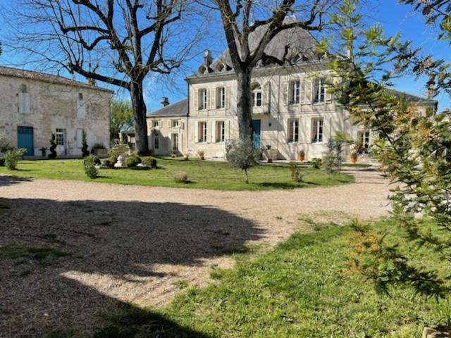 Chateau De Varaize 外观 照片